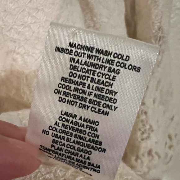 Lace embroidered top, with bell sleeves. Sleeves have side slits. EUC - Picture 5 of 9